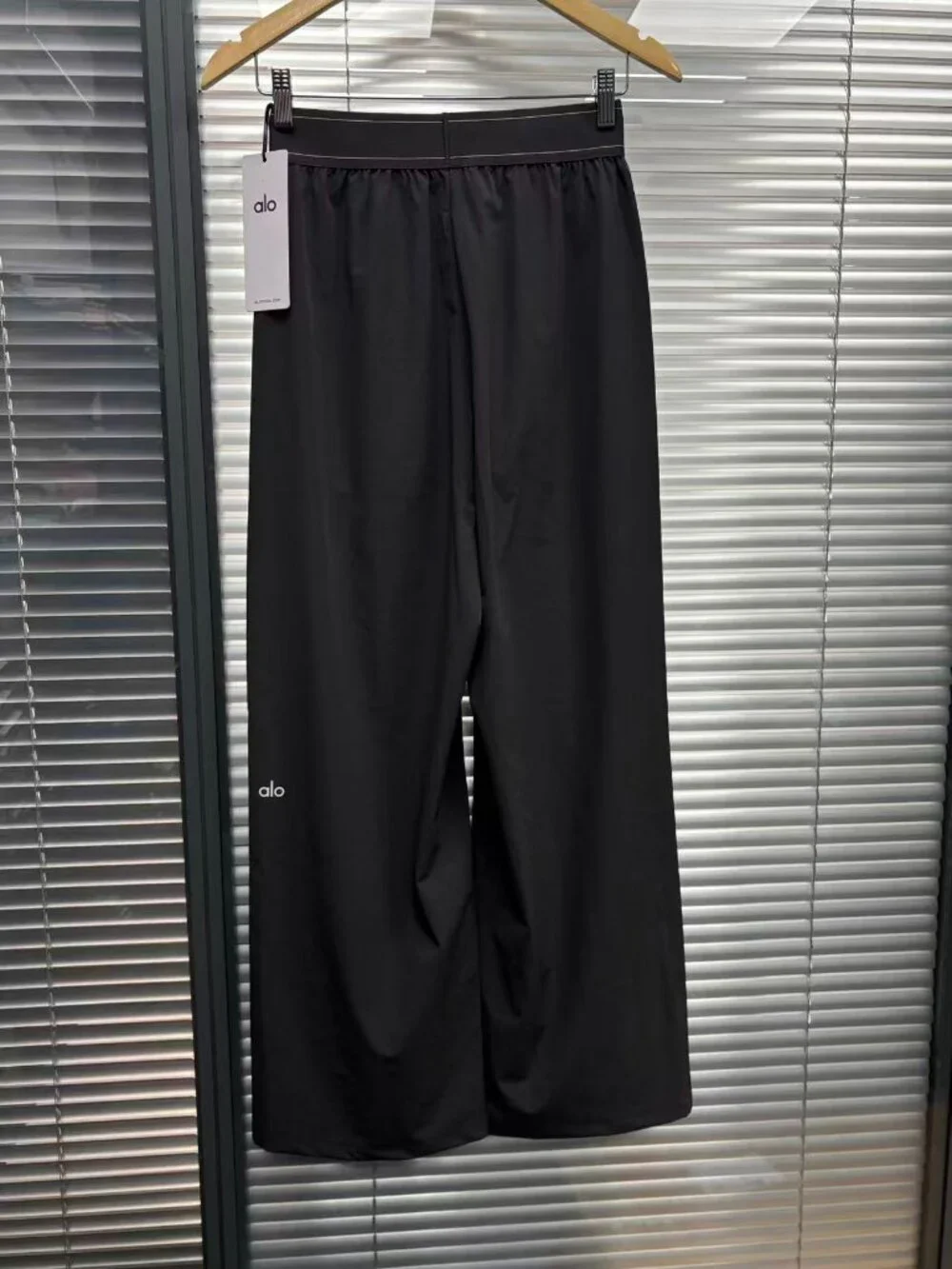 ALO Yoga Women's Pants, Dark Grey ✨ Regular 30 inches in length